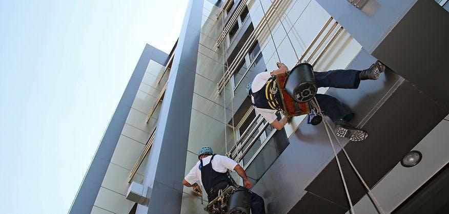 Window cleaning with rappelling